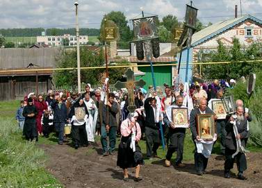 16:30 Прошел Крестный ход по Ибресинскому району с иконой Иверской Божьей Матери